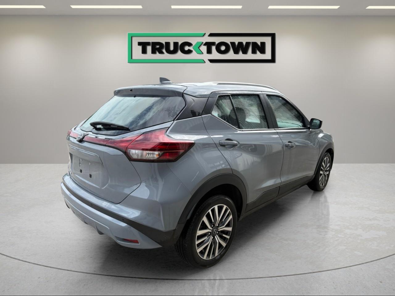 2025 Nissan Kicks Play SV 4dr Front-Wheel Drive Photo