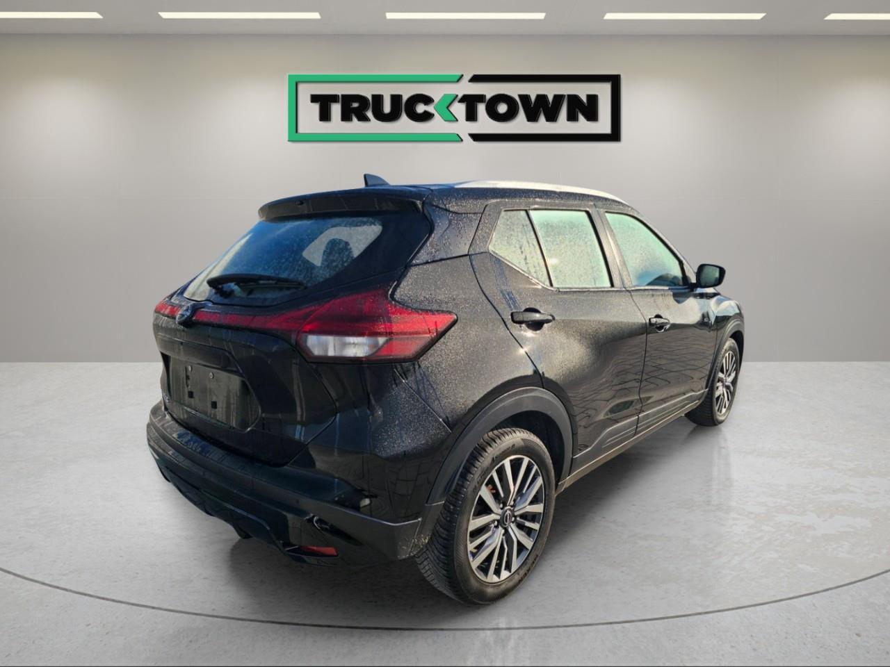 2025 Nissan Kicks Play SV 4dr Front-Wheel Drive Photo
