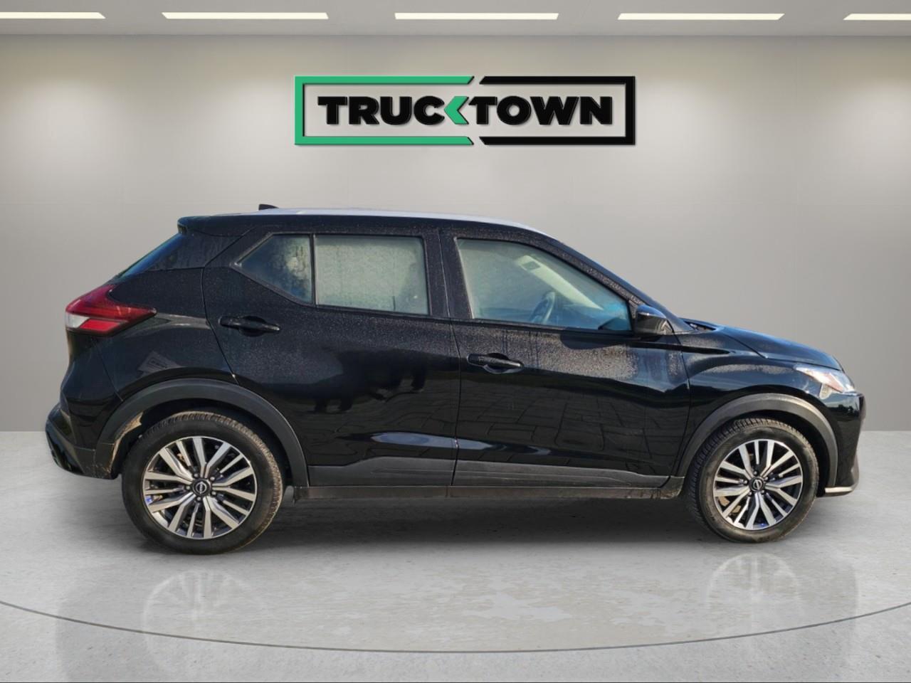 2025 Nissan Kicks Play SV 4dr Front-Wheel Drive Photo