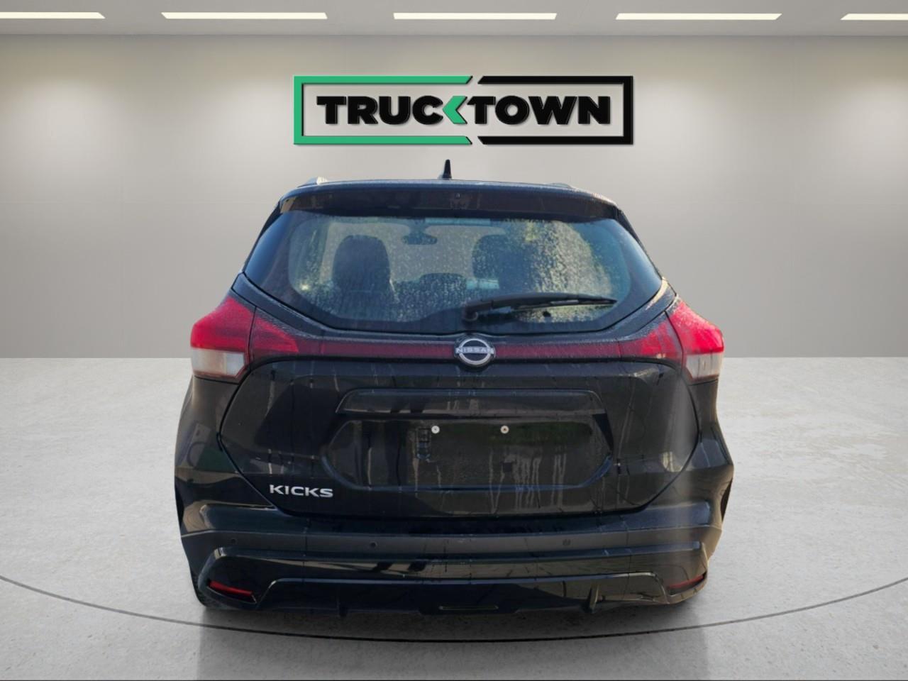 2025 Nissan Kicks Play SV 4dr Front-Wheel Drive Photo