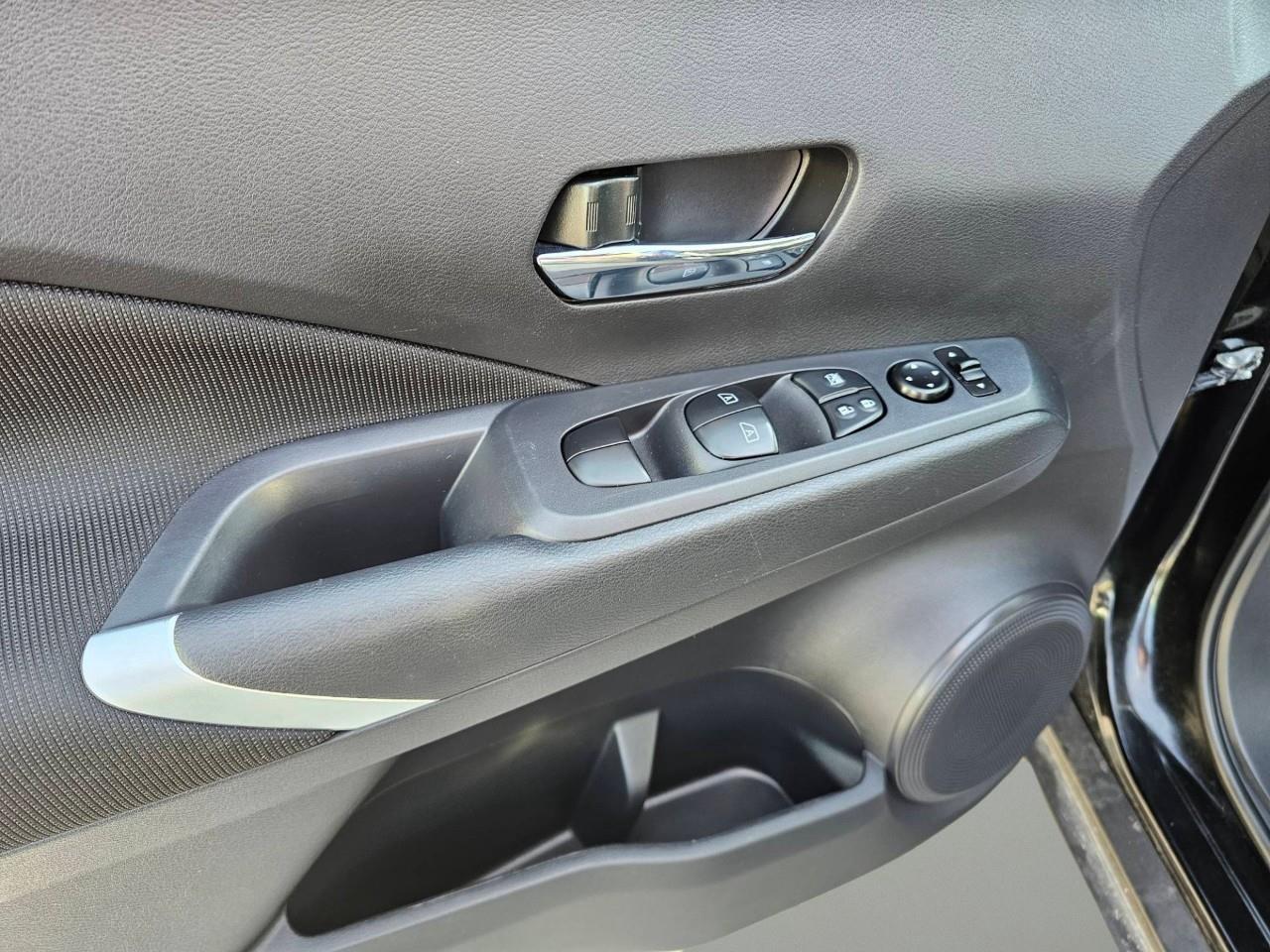2025 Nissan Kicks Play SV 4dr Front-Wheel Drive Photo
