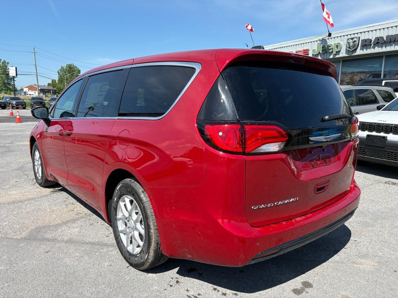 2027 Chrysler Grand Caravan SXT 2WD Photo