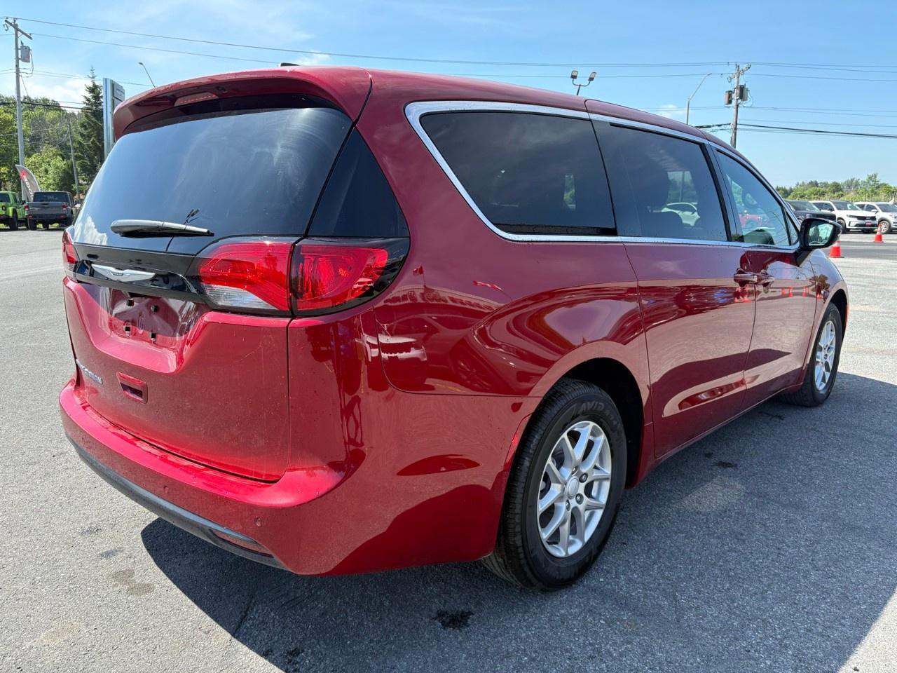 2027 Chrysler Grand Caravan SXT 2WD Photo