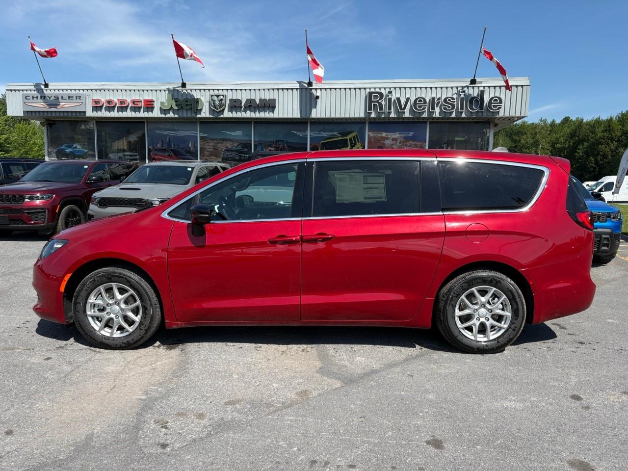 2027 Chrysler Grand Caravan SXT 2WD Photo5