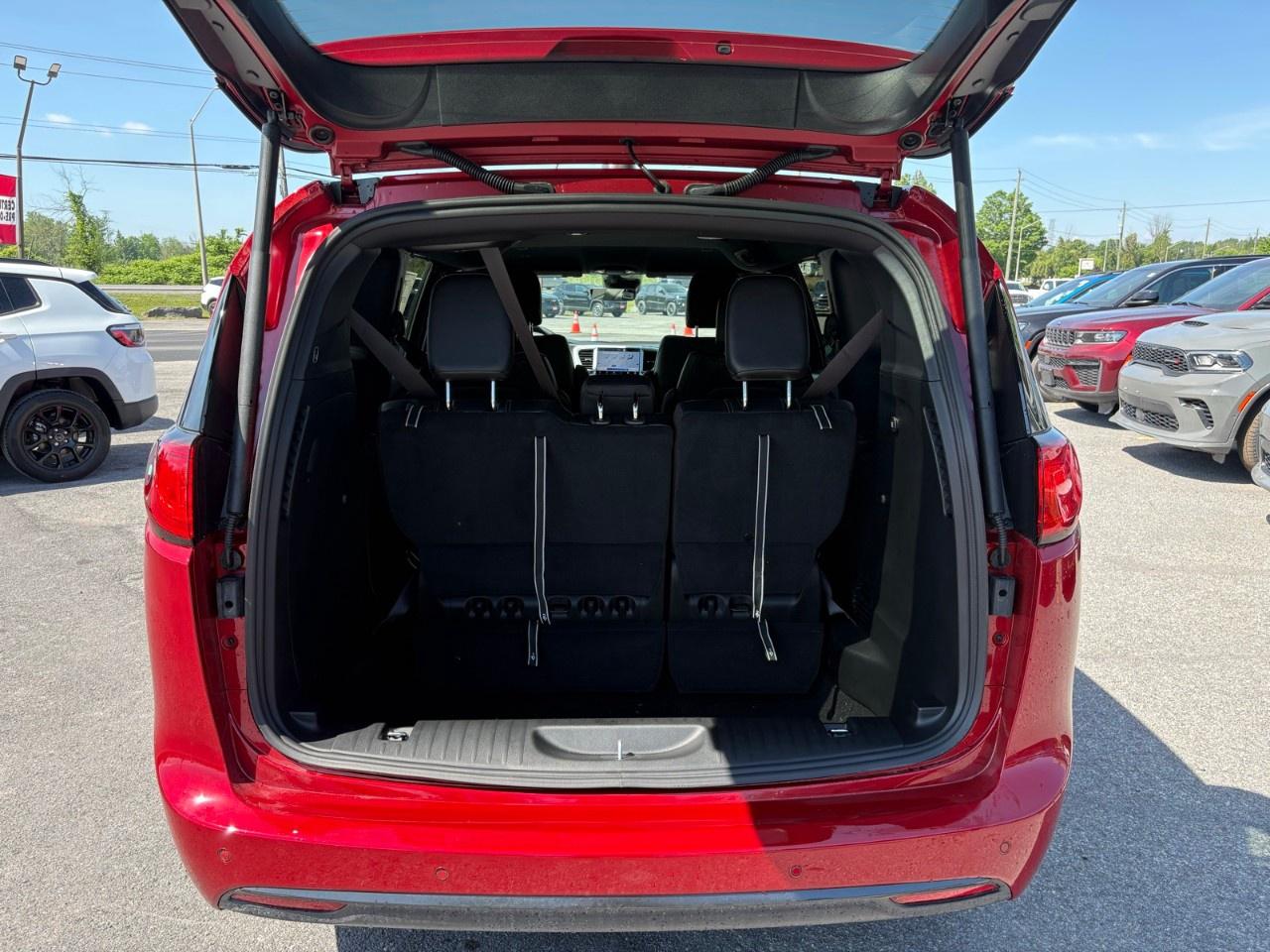 2027 Chrysler Grand Caravan SXT 2WD Photo