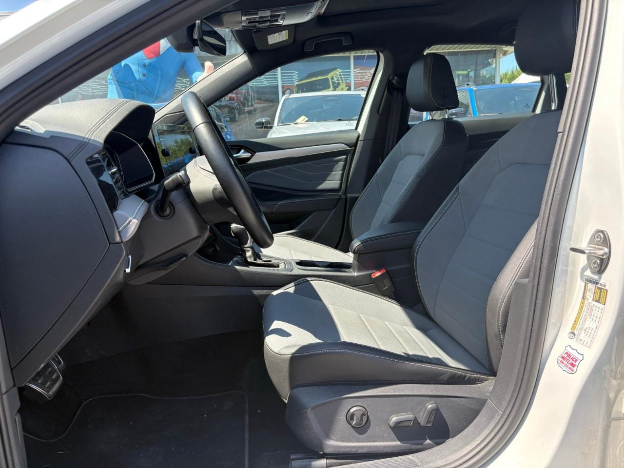 2025 Volkswagen Jetta Comfortline AUTO Photo