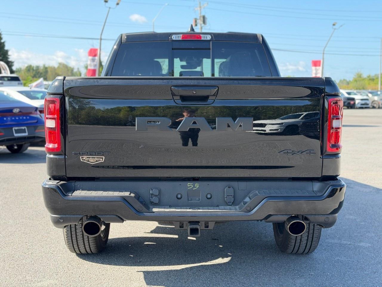 2026 RAM 1500 SPORT 4X4 CREW CAB 5'7" BOX Photo3