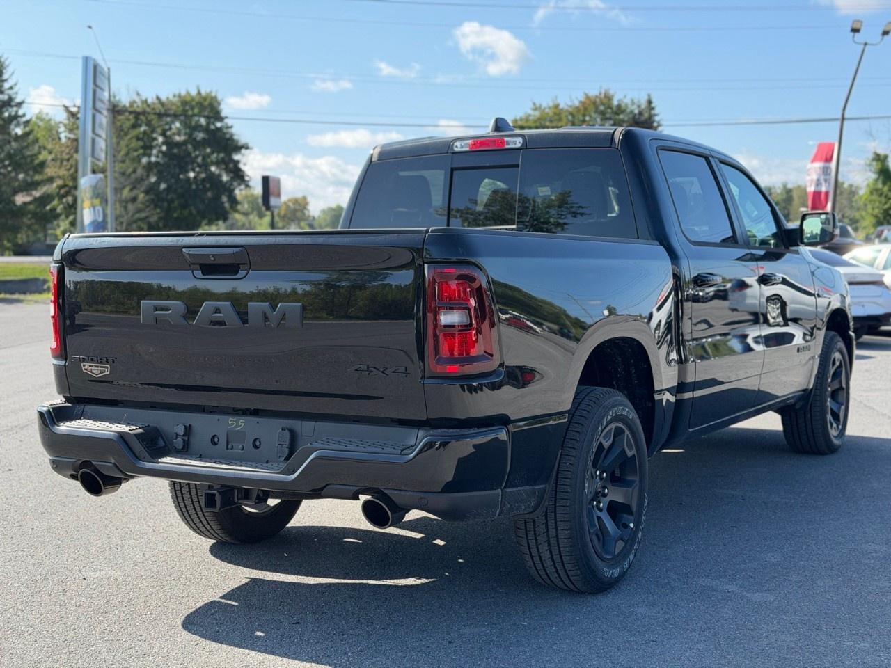 2026 RAM 1500 SPORT 4X4 CREW CAB 5'7" BOX Photo4