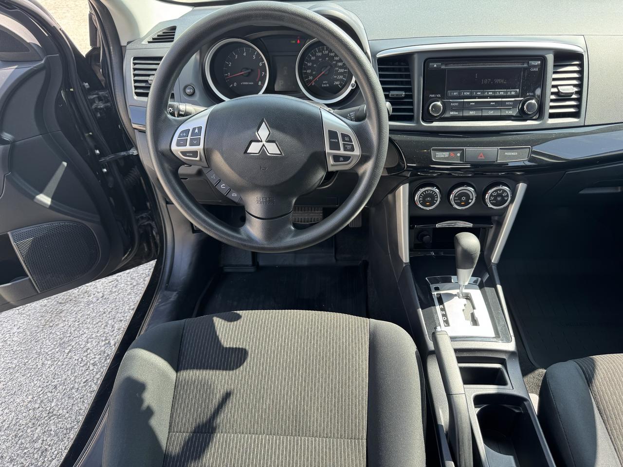 2016 Mitsubishi Lancer ES Photo