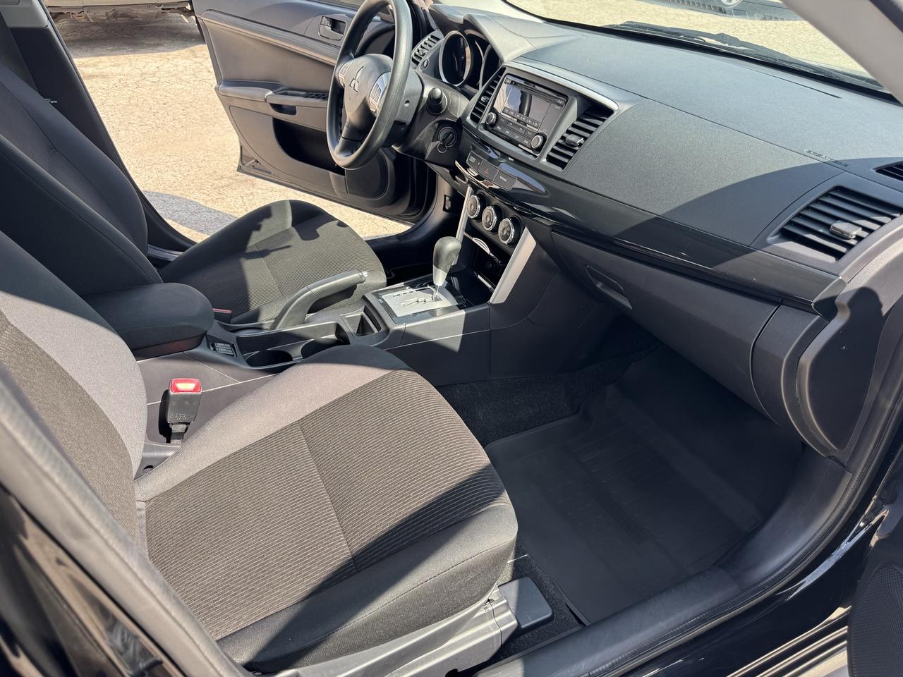2016 Mitsubishi Lancer ES Photo