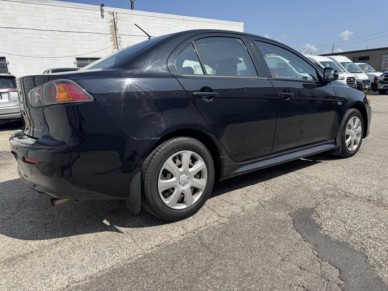 2016 Mitsubishi Lancer ES - Photo #4