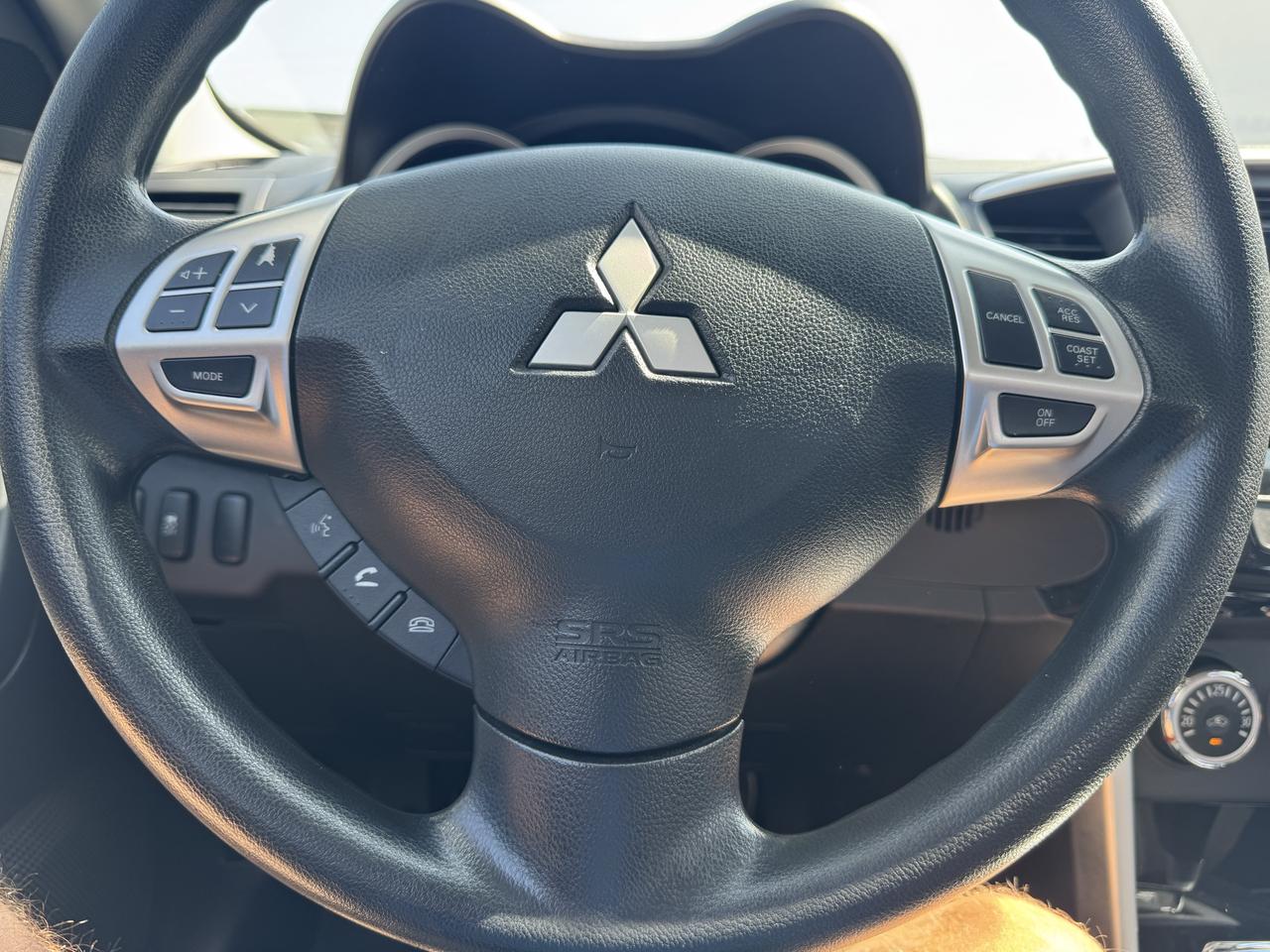 2016 Mitsubishi Lancer ES - Photo #15