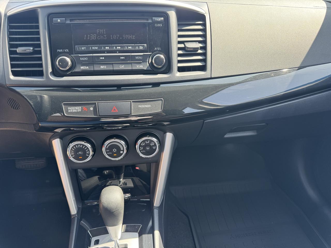 2016 Mitsubishi Lancer ES - Photo #16