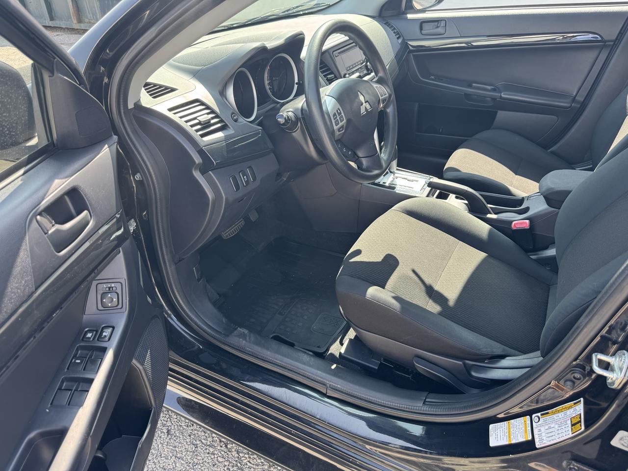 2016 Mitsubishi Lancer ES Photo