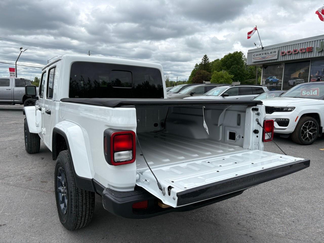 2026 Jeep Gladiator 85th Anniversary 4x4 Photo4