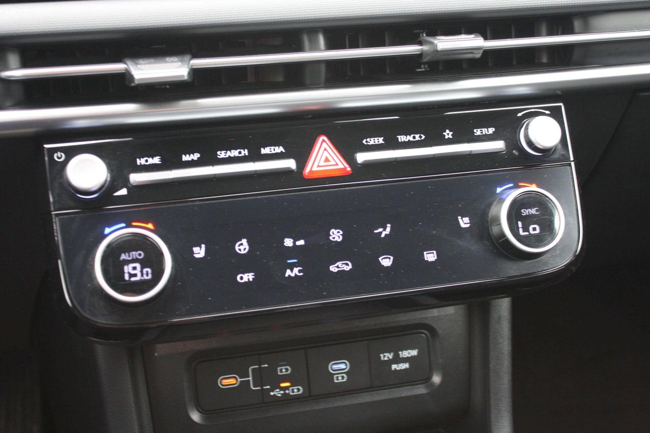 2026 Hyundai Tucson Preferred / Heated Seats / Blind Spot / CarPlay Photo