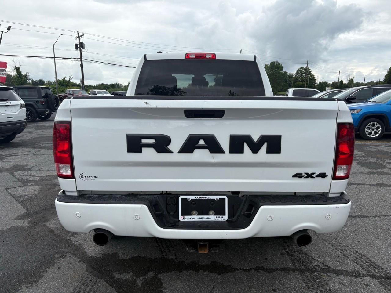 2023 RAM 1500 Classic EXPRESS 4X4 CREW CAB 5'7" BOX Photo