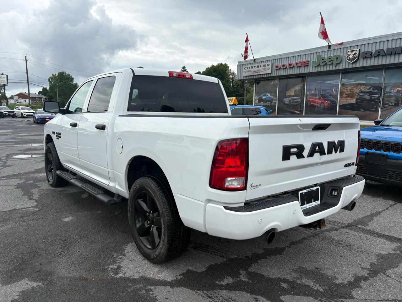 2023 RAM 1500 Classic EXPRESS 4X4 CREW CAB 5'7" BOX Photo