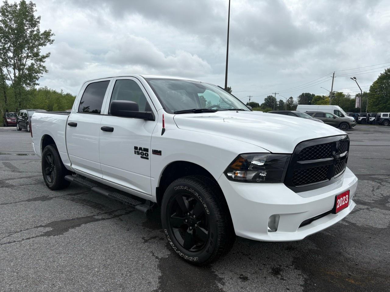 2023 RAM 1500 Classic EXPRESS 4X4 CREW CAB 5'7" BOX Photo