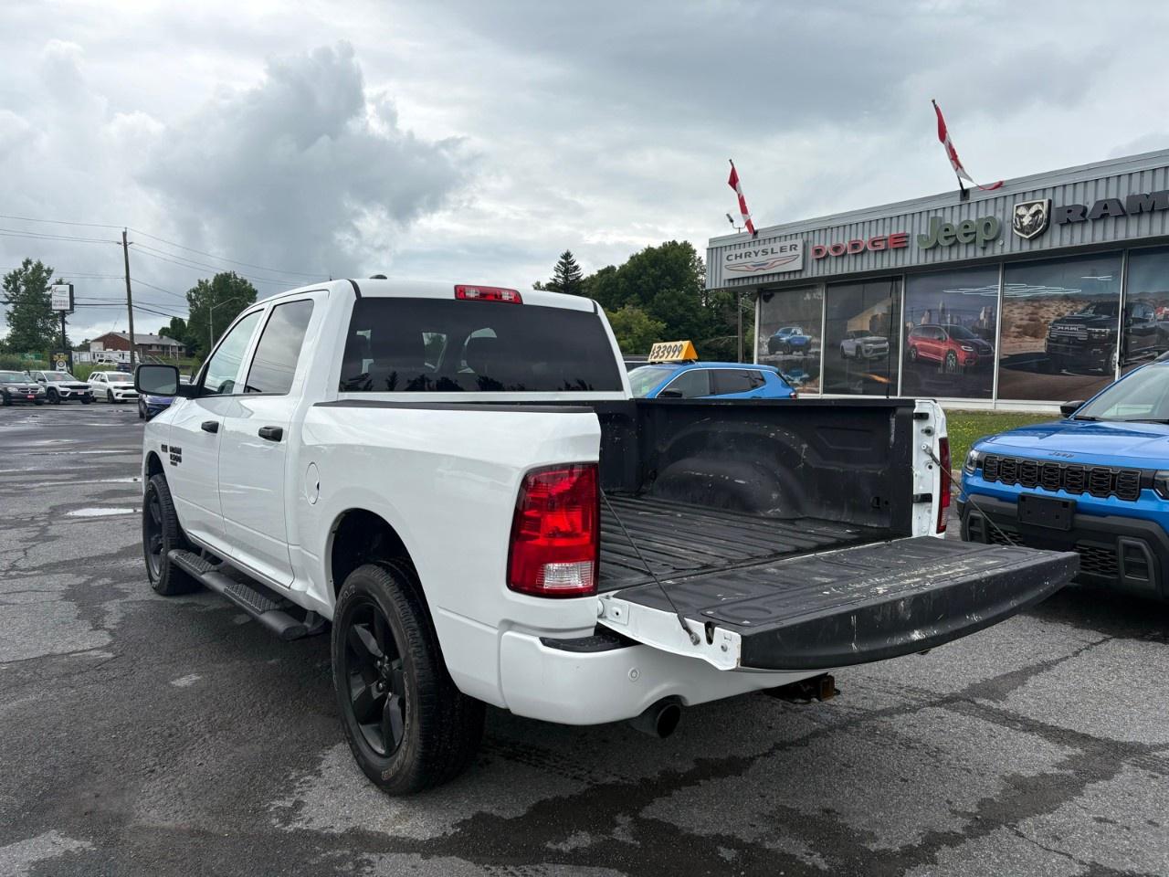 2023 RAM 1500 Classic EXPRESS 4X4 CREW CAB 5'7" BOX Photo