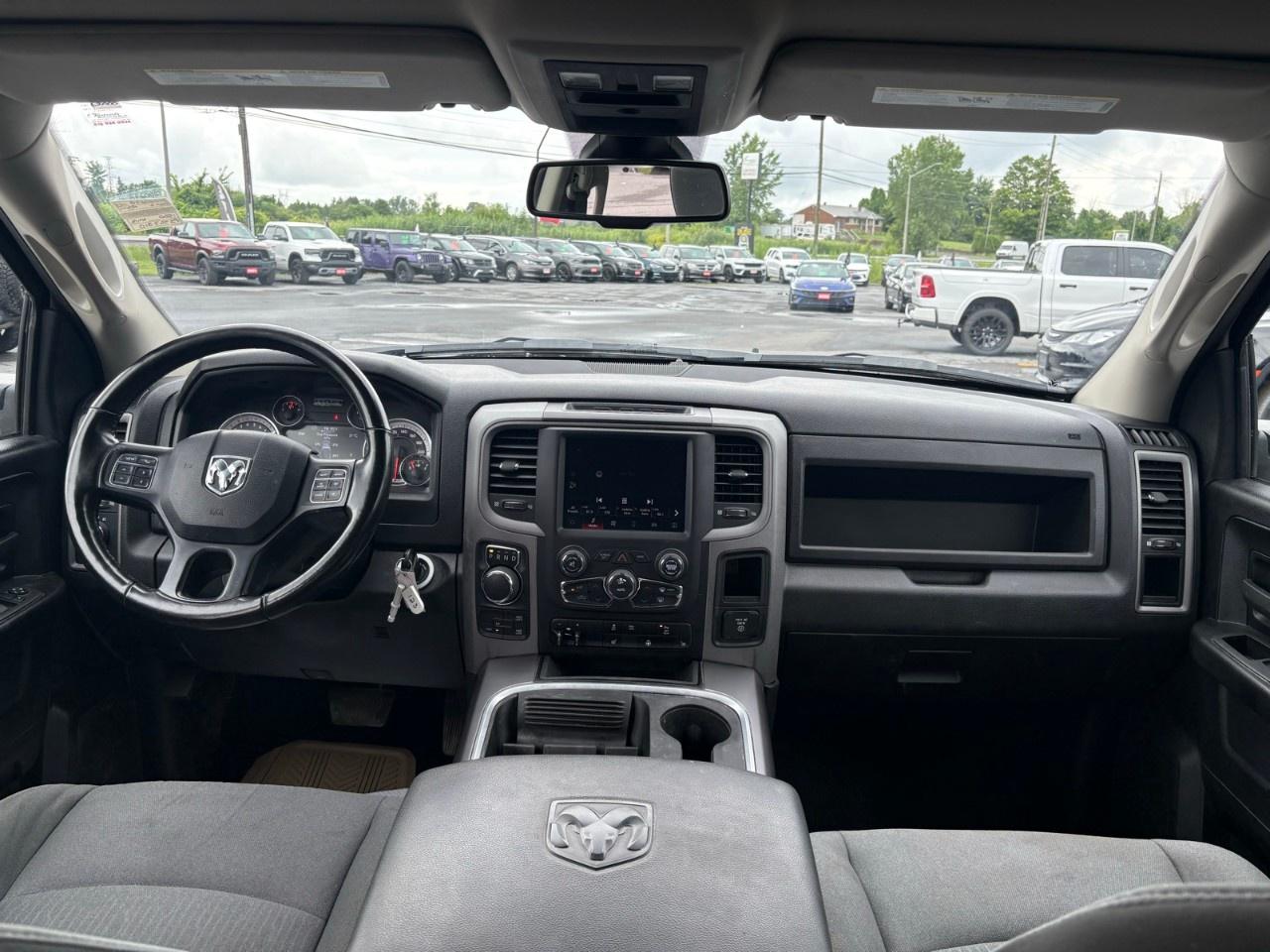 2023 RAM 1500 Classic EXPRESS 4X4 CREW CAB 5'7" BOX Photo