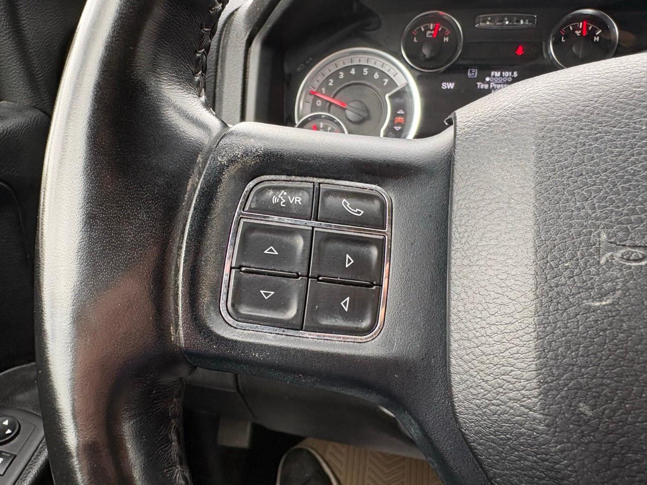 2023 RAM 1500 Classic EXPRESS 4X4 CREW CAB 5'7" BOX Photo