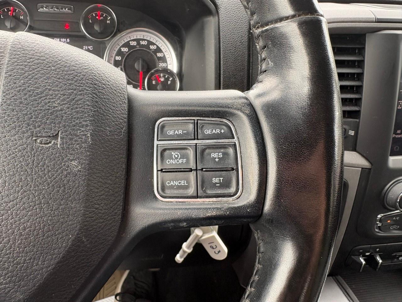 2023 RAM 1500 Classic EXPRESS 4X4 CREW CAB 5'7" BOX Photo