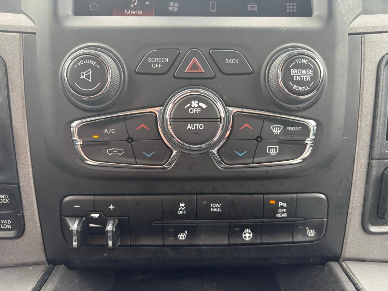2023 RAM 1500 Classic EXPRESS 4X4 CREW CAB 5'7" BOX Photo
