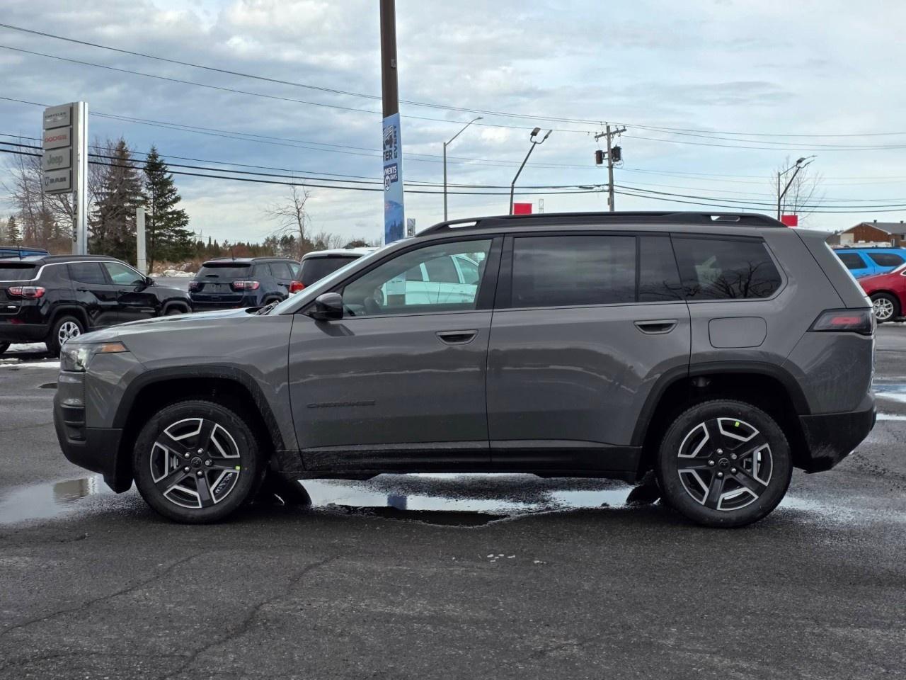 2026 Jeep Cherokee LAREDO 4x4 Photo