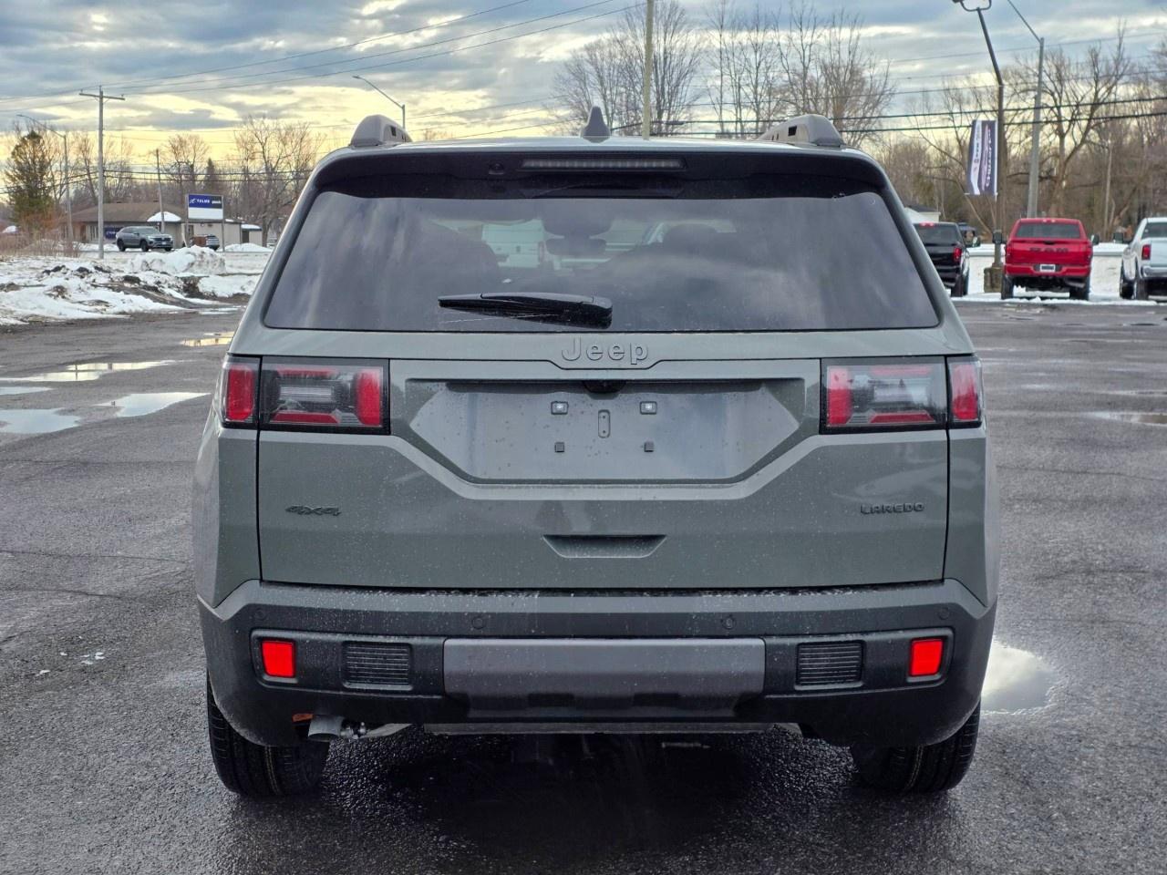 2026 Jeep Cherokee LAREDO 4x4 Photo3