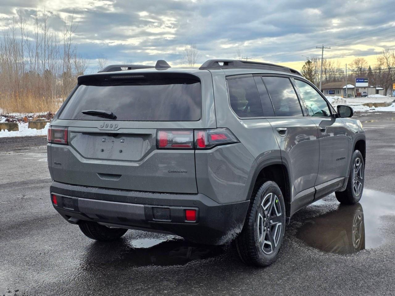 2026 Jeep Cherokee LAREDO 4x4 Photo