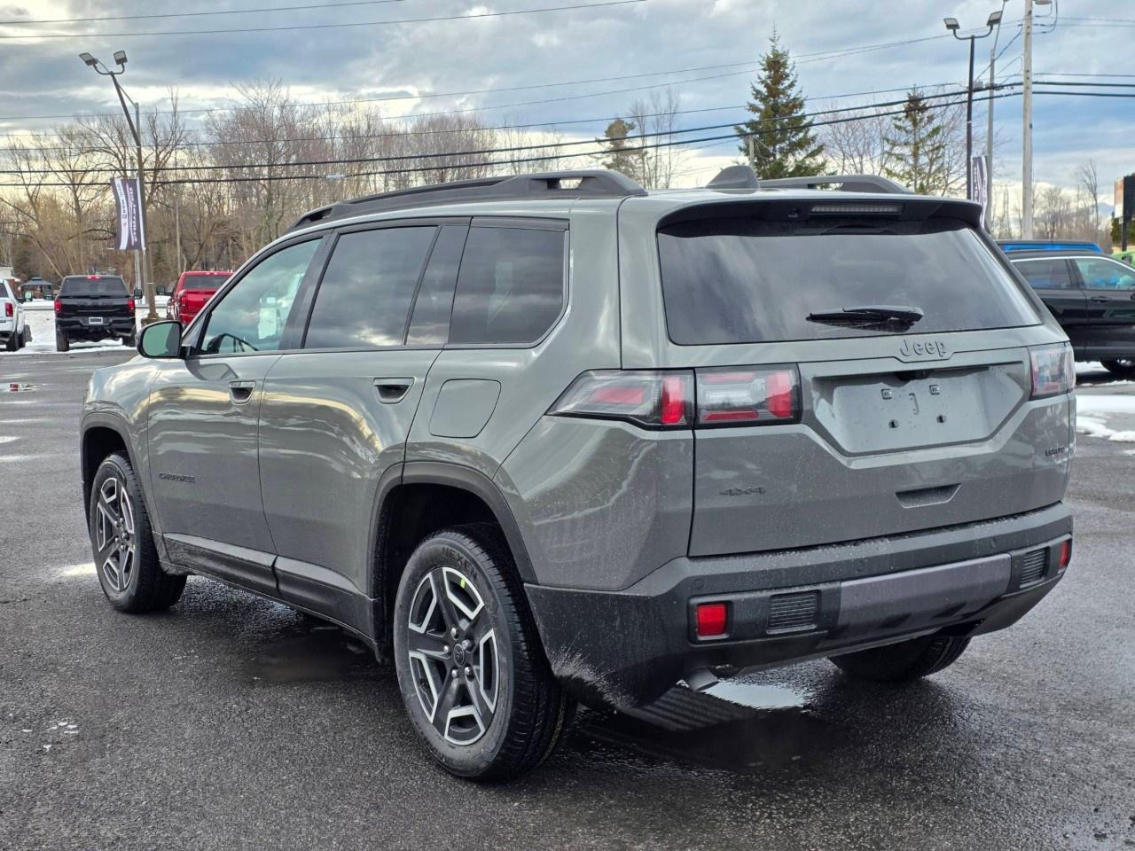 2026 Jeep Cherokee LAREDO 4x4 Photo