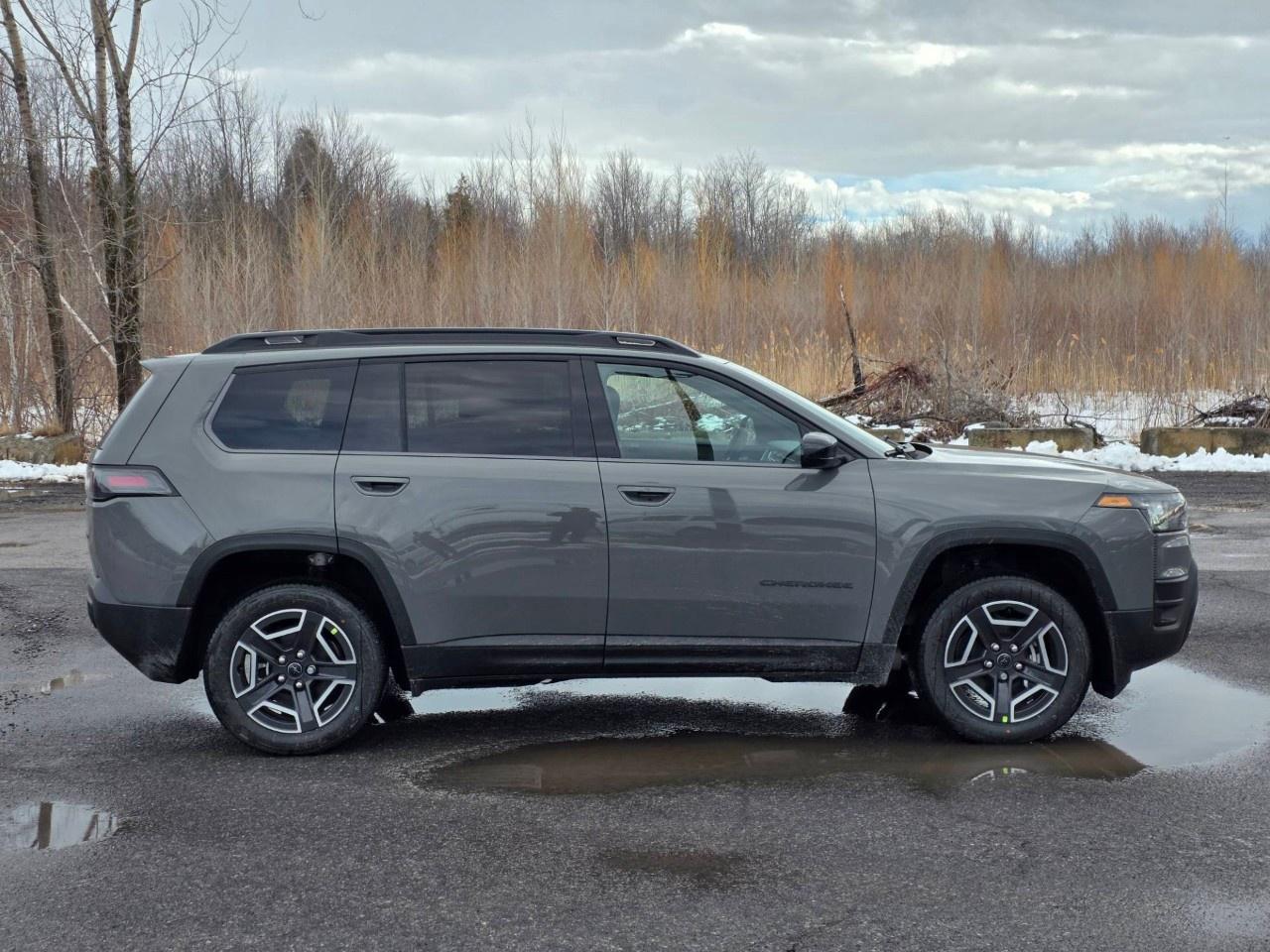 2026 Jeep Cherokee LAREDO 4x4 Photo