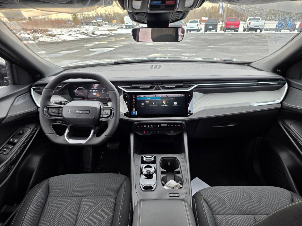 2026 Jeep Cherokee LAREDO 4x4 Photo
