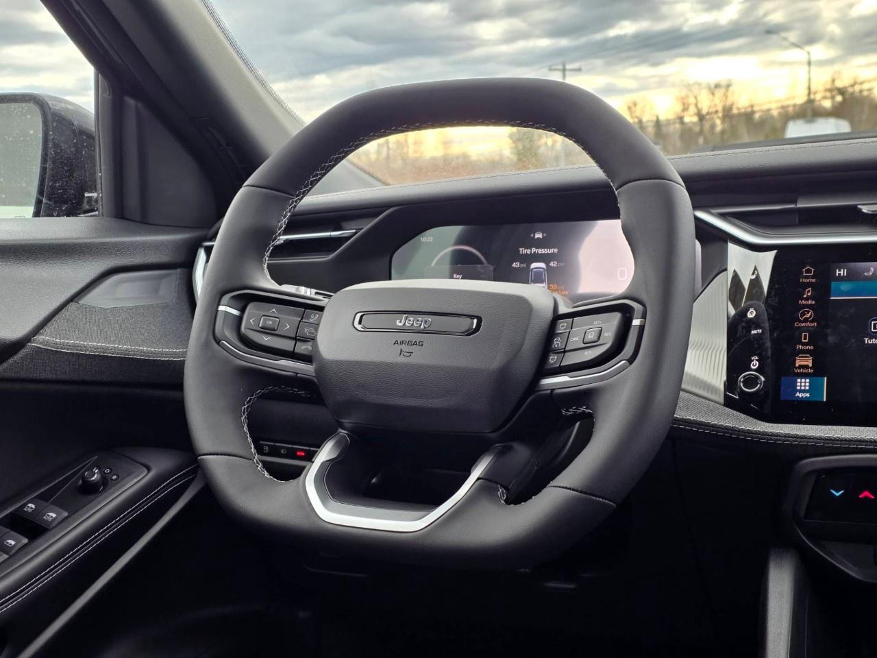 2026 Jeep Cherokee LAREDO 4x4 Photo