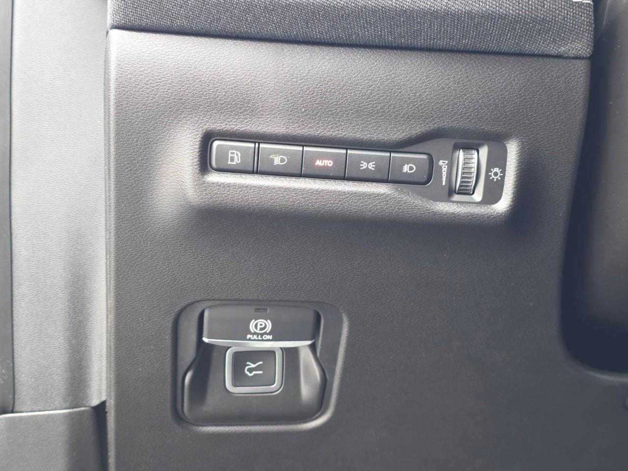 2026 Jeep Cherokee LAREDO 4x4 Photo