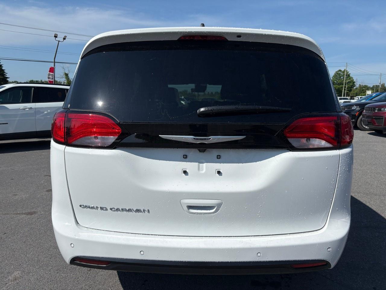 2027 Chrysler Grand Caravan SXT 2WD Photo3