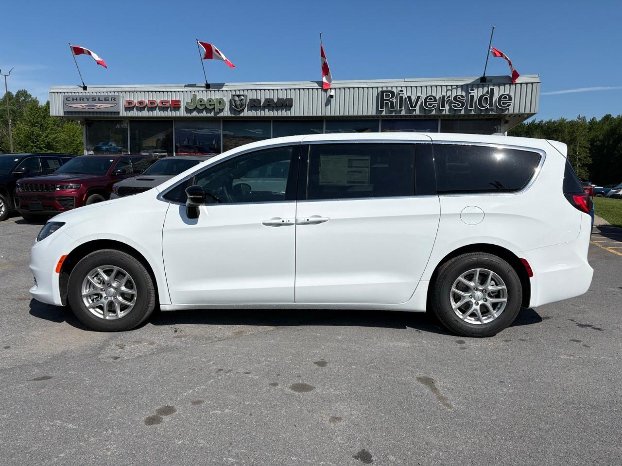 2027 Chrysler Grand Caravan SXT 2WD Photo5
