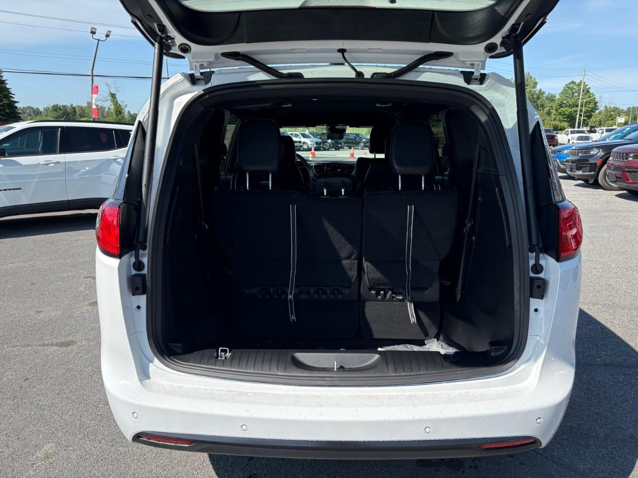 2027 Chrysler Grand Caravan SXT 2WD Photo