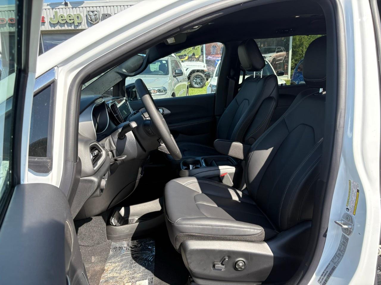 2027 Chrysler Grand Caravan SXT 2WD Photo