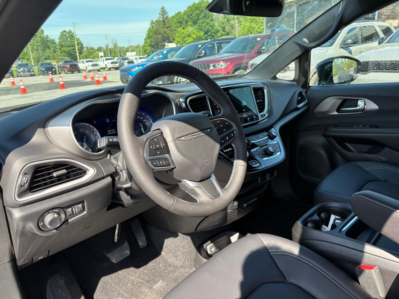 2027 Chrysler Grand Caravan SXT 2WD Photo
