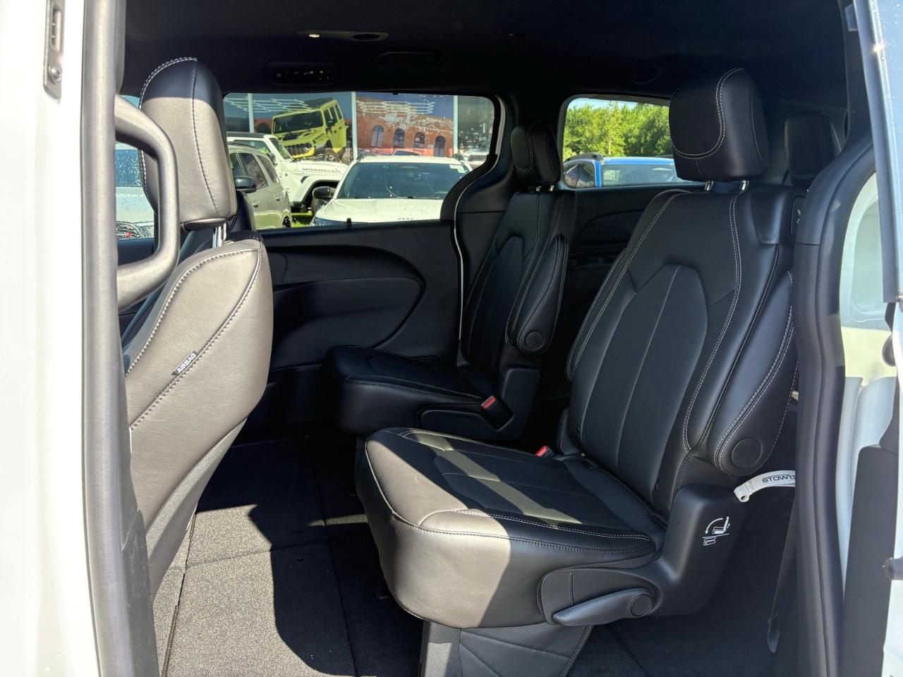 2027 Chrysler Grand Caravan SXT 2WD Photo