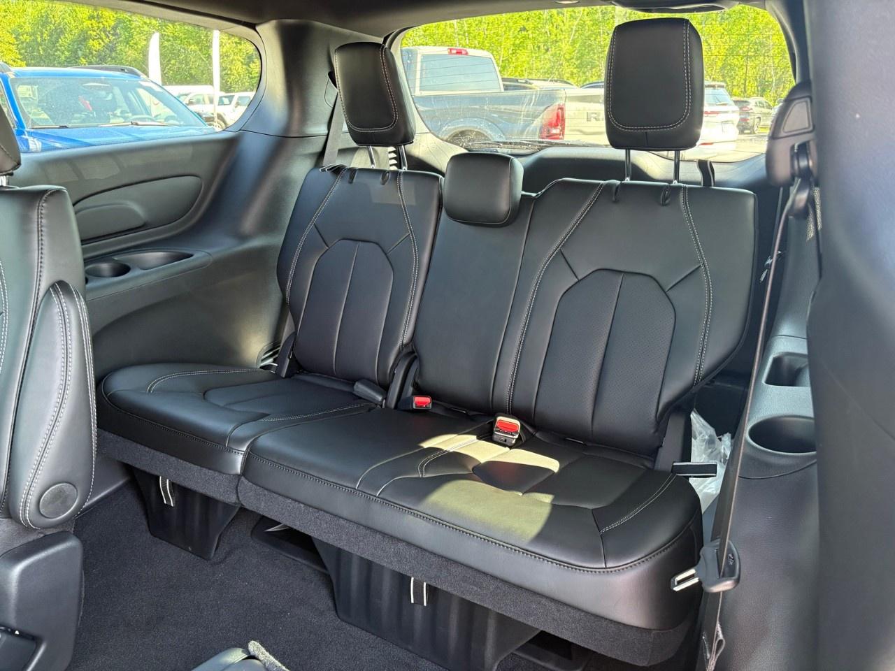 2027 Chrysler Grand Caravan SXT 2WD Photo