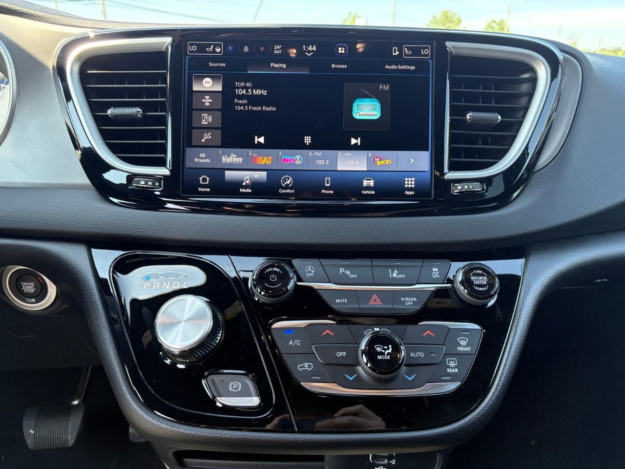 2027 Chrysler Grand Caravan SXT 2WD Photo