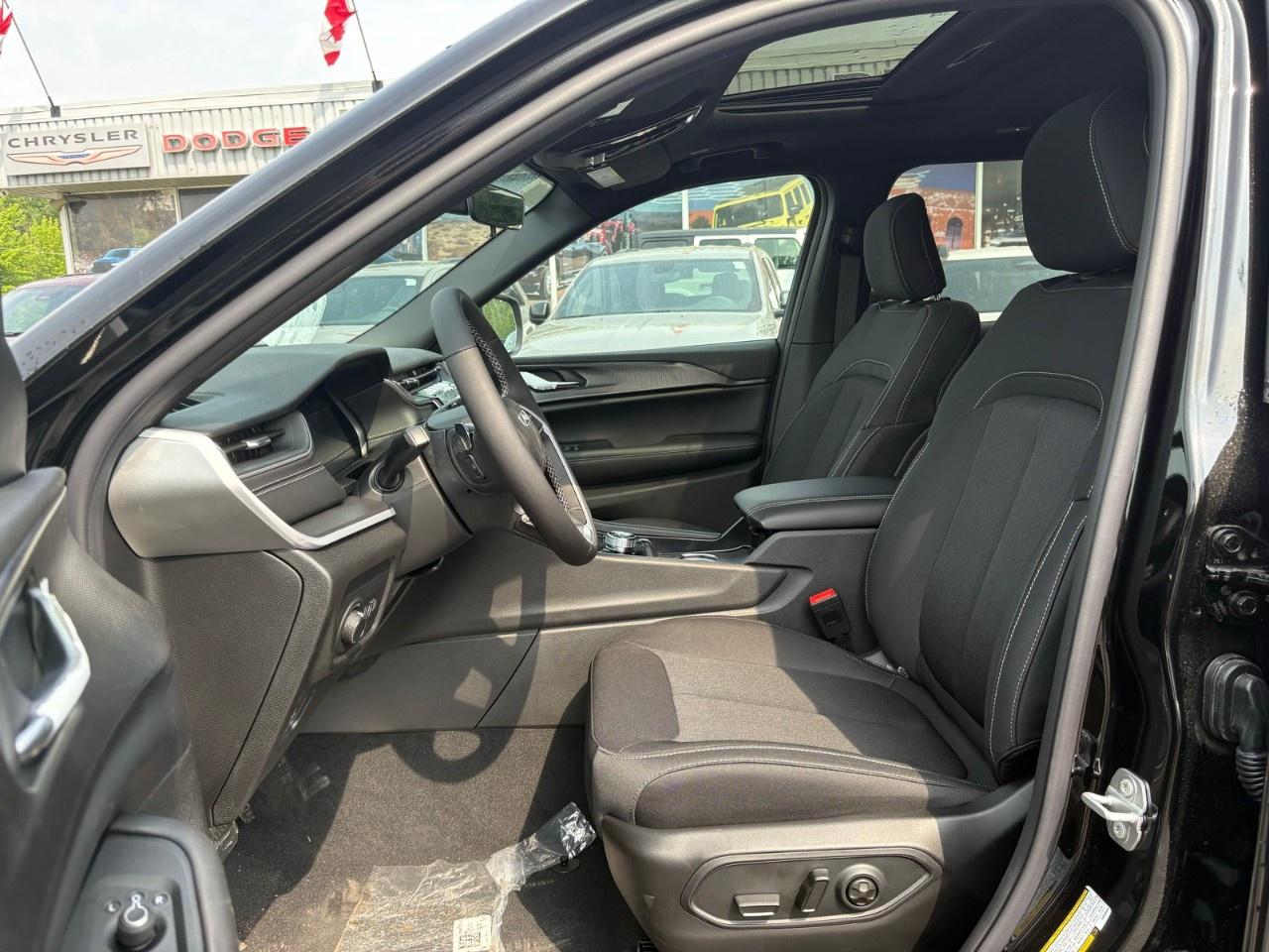 2026 Jeep Grand Cherokee L Laredo X 4x4 Photo
