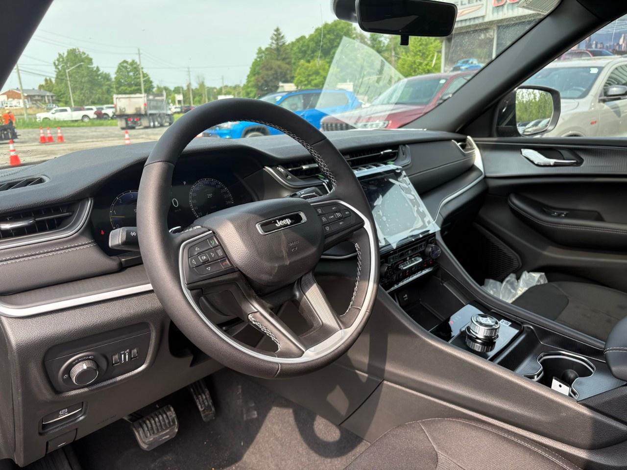 2026 Jeep Grand Cherokee L Laredo X 4x4 Photo