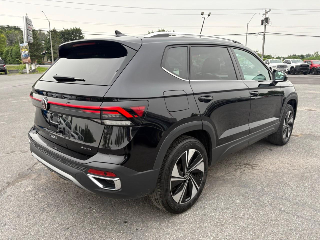 2025 Volkswagen Taos Comfortline 4Motion Photo