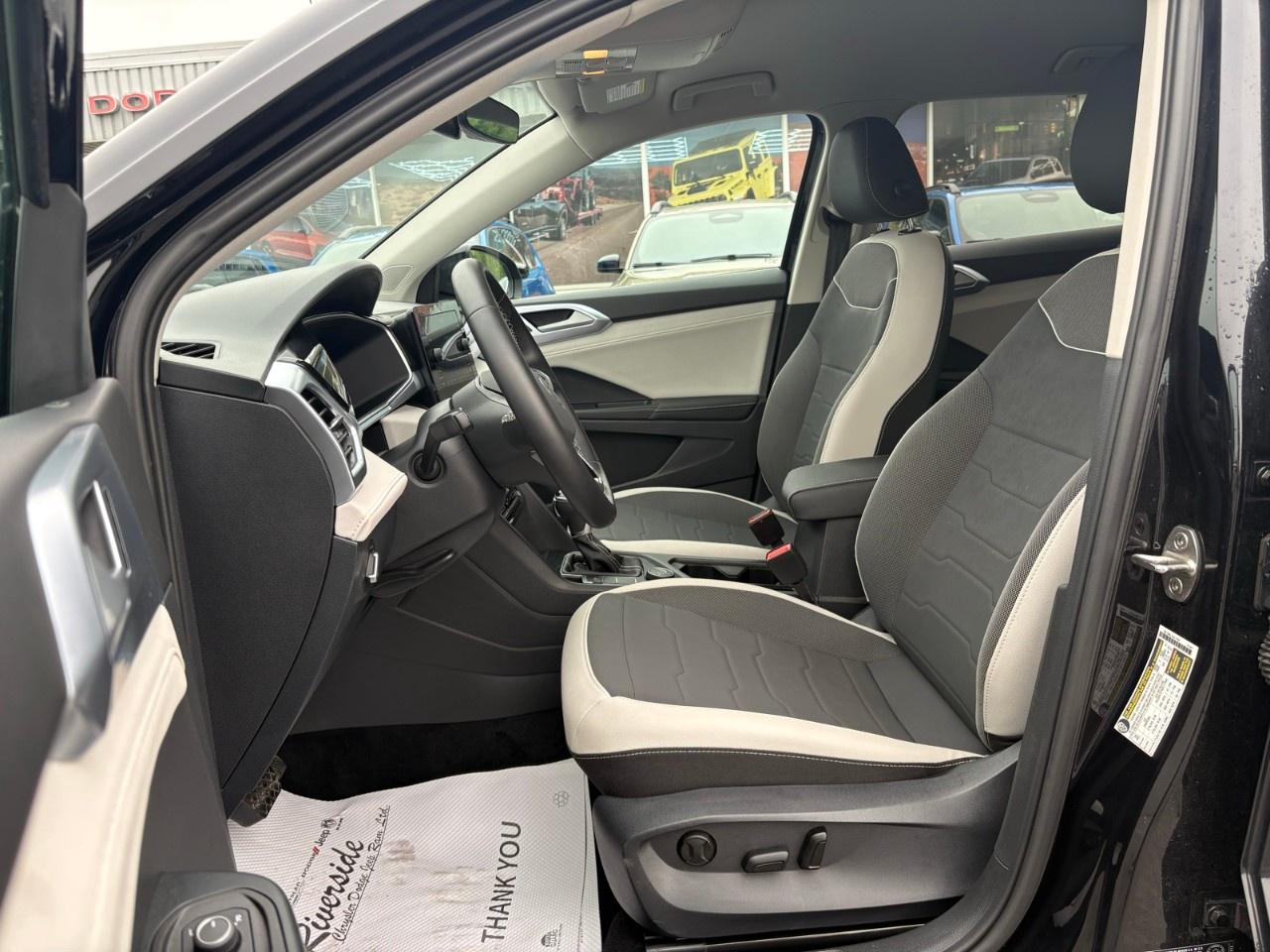 2025 Volkswagen Taos Comfortline 4Motion Photo