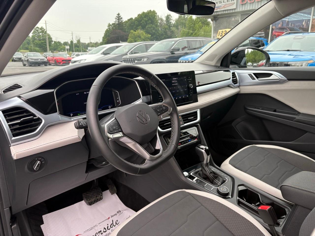 2025 Volkswagen Taos Comfortline 4Motion Photo