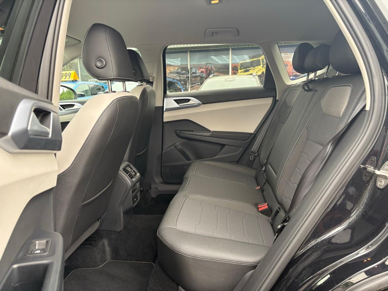 2025 Volkswagen Taos Comfortline 4Motion Photo